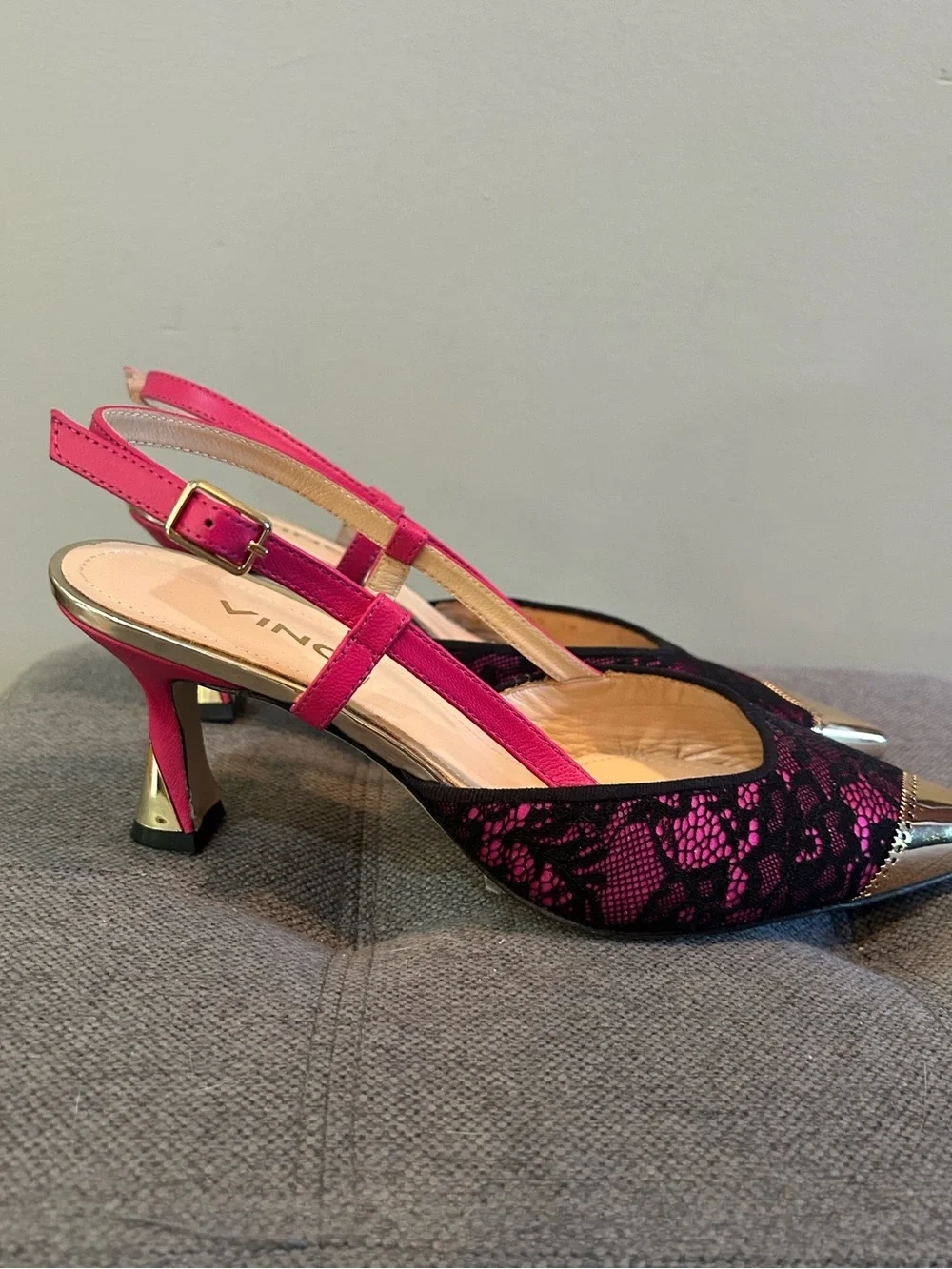 Vinci Bali Fuchsia Lace Slingback Heels Gold Cap Toe Sculptural Heel EU 39